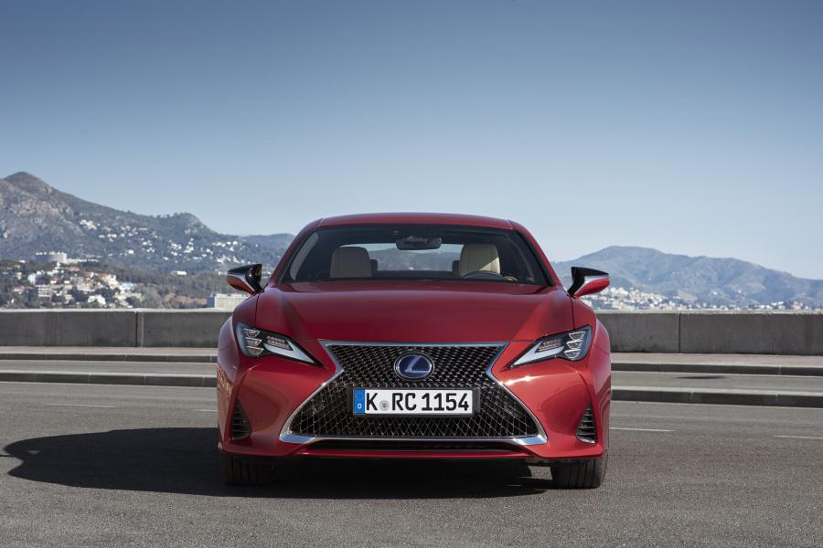  Lexus RC300h 2018 года  (WW) (фото 61 из 139)